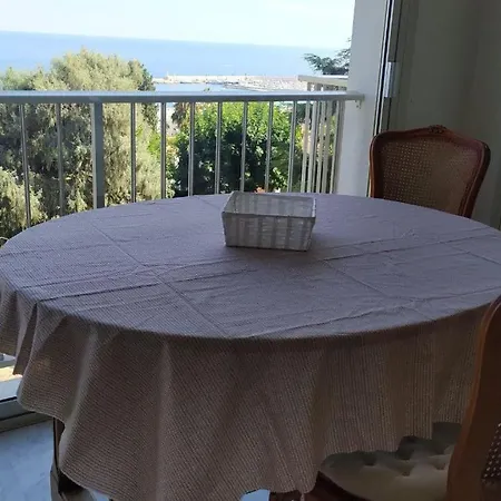 Les Brises De - Les Miradors מנטון